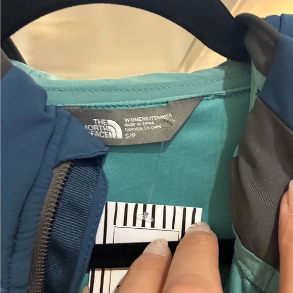 The North Face Women's Mountain zip up 3.0 Hoodie jacket - Picture 3 of 3